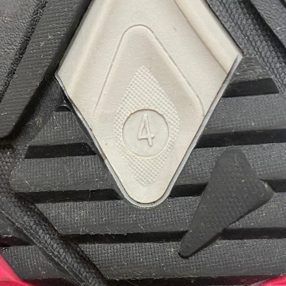 Komforme Kid’s Gray and Pink Girl’s Snow Boots size 4